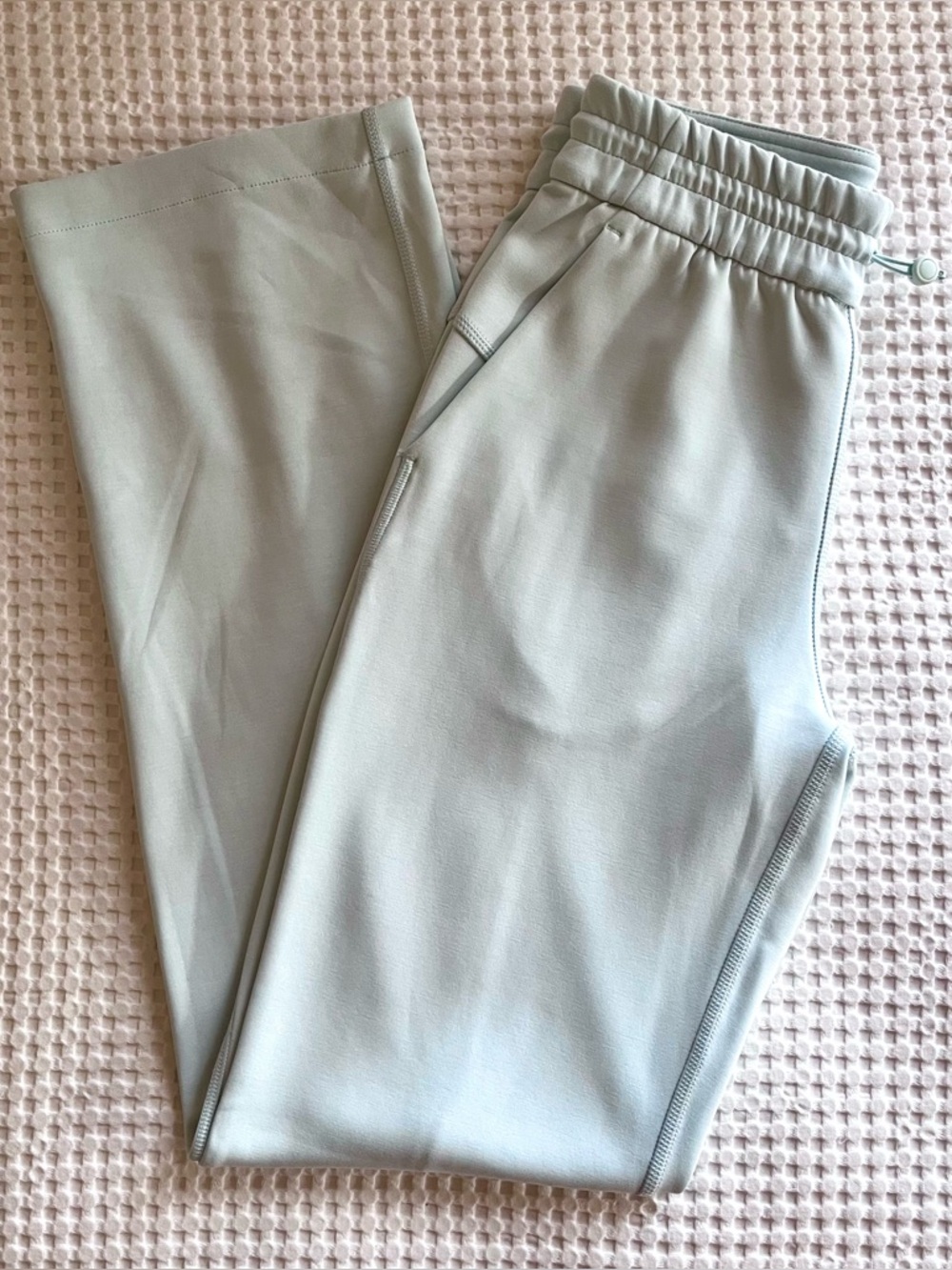 Lululemon Softstreme High-Rise Pant
Regular - Sheer Blue